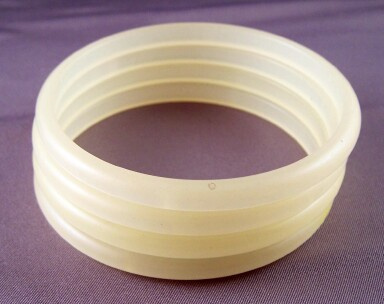 LG124 set 4 narrow winter white moonglow lucite bangles